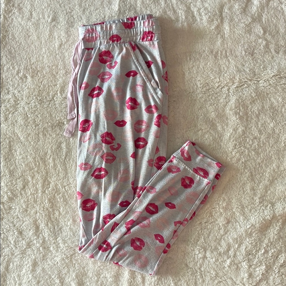 Jaclyn Smith Pink Lip Print Pajama Pants